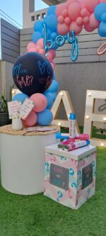 Surprise Balloon Box Gender Reveal Boy or Girl (30cm x 40cm) - Image 6